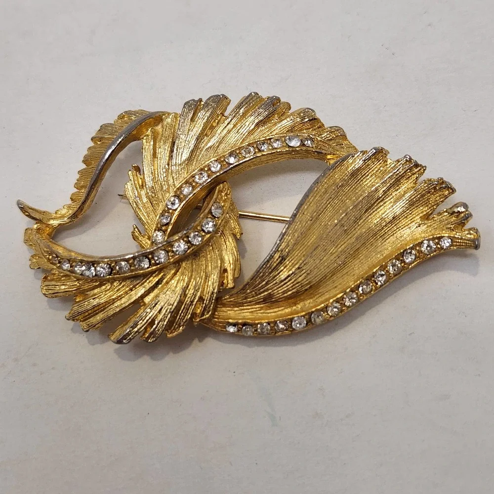 Textured Gold Tone Leaf Feather Crystal Pave Cluster Brooch Pin Vintage Jewelry